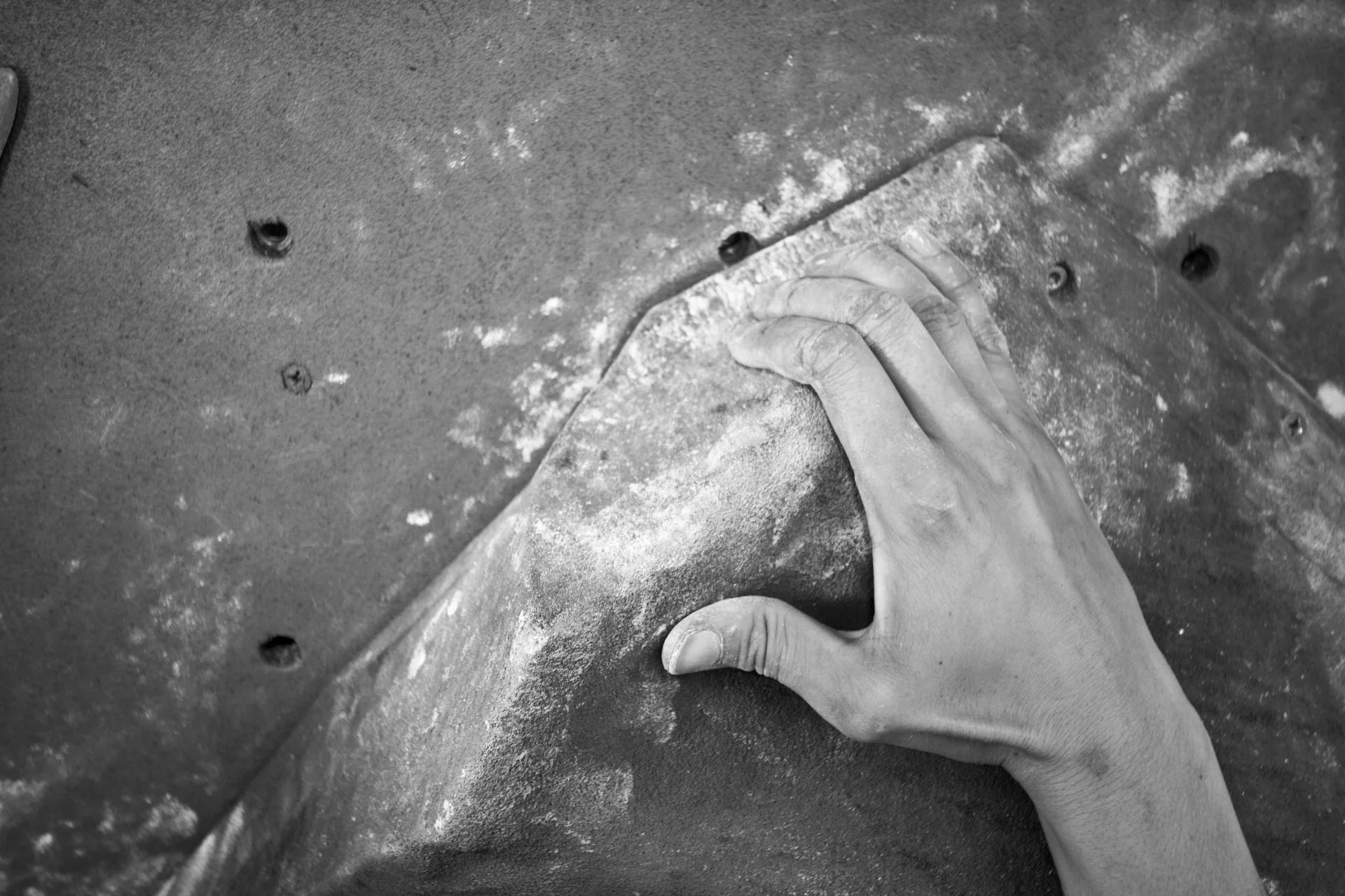 Rock Climbing and Bouldering: The Advantages of Magnesium Carbonate Chalk